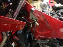 Suzuki RF900R liitin.jpg