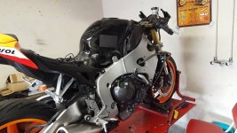 Mopo huollossa.jpg Mopo huollossa.jpg