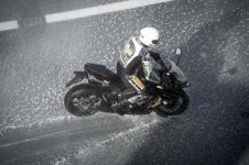 Angel_GT action _19_-kawasaki-z1000-pirelli-angel-gt-aircraft-carrier.jpg Angel_GT action _19_-kawasaki-z1000-pirelli-angel-gt-aircraft-carrier.jpg